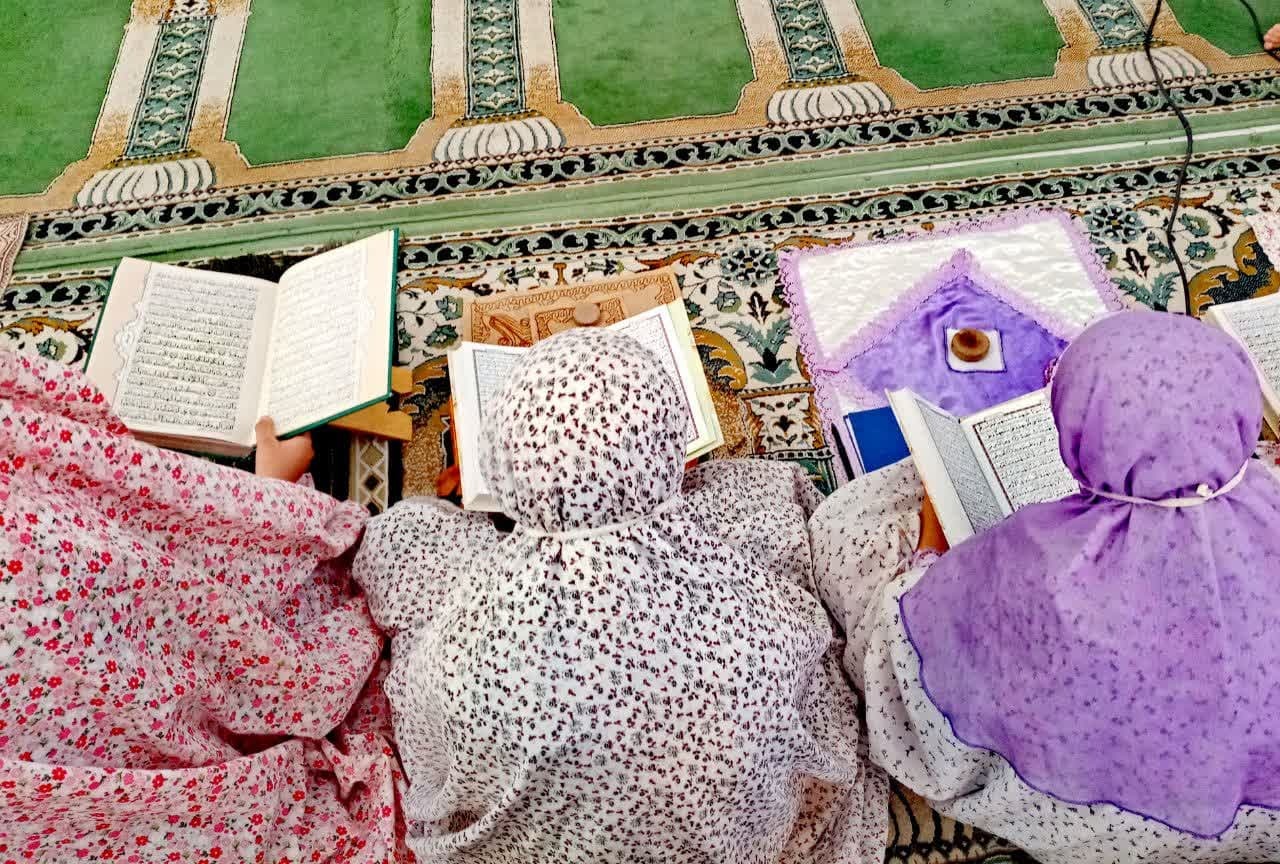 مساجد آبادان؛ میزبان دختران معتکف