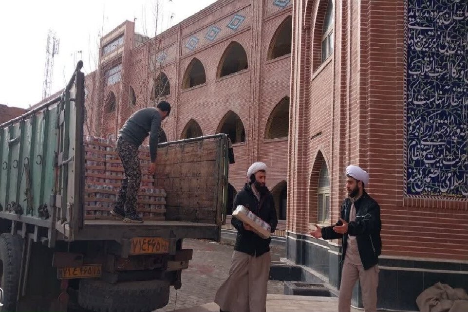 اجرای «سیاست درهای باز»/ وقتی روحانیون و طلبهها پای کار آمدند و ایستادگی کردند اجرای «سیاست درهای باز»/ وقتی روحانیون و طلبهها پای کار آمدند و ایستادگی کردند