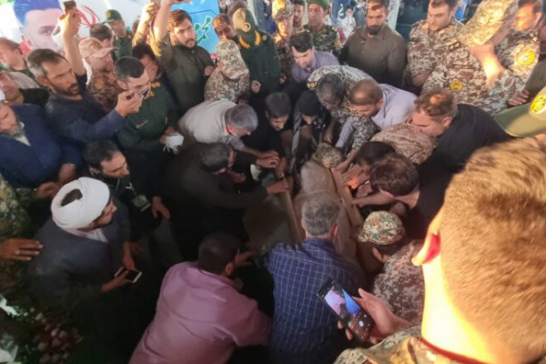 پیکر مطهر شهید شاهرخی در شوشتر تشییع شد