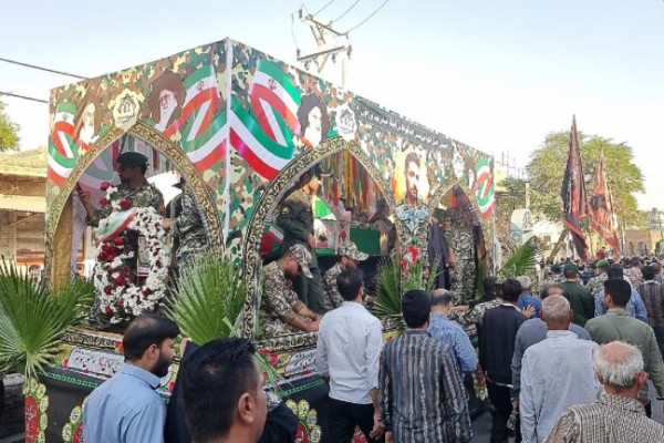 پیکر مطهر شهید شاهرخی در شوشتر تشییع شد