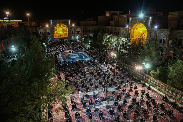 在保持社交距离的情况下举行伊玛目侯赛因（愿他安息）的悼念活动