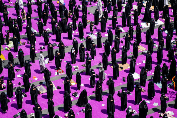 在保持社交距离的情况下举行伊玛目侯赛因（愿他安息）的悼念活动