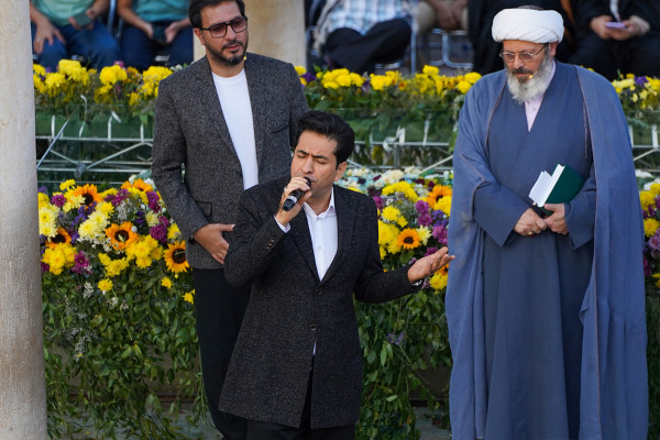 إقامة احتفال محفل في مرقد حافظ الشيرازي