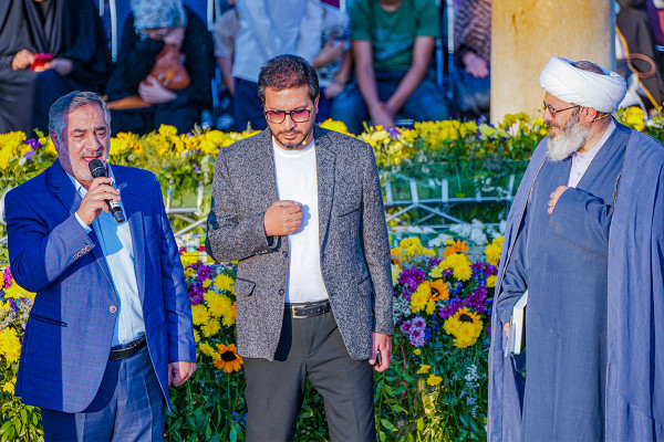 إقامة احتفال محفل في مرقد حافظ الشيرازي