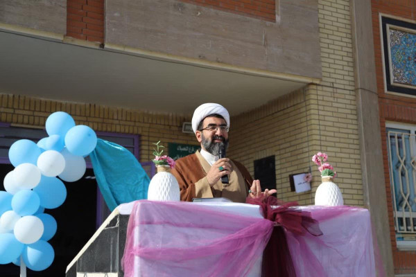 مدرسه جای درس خواندن نیست