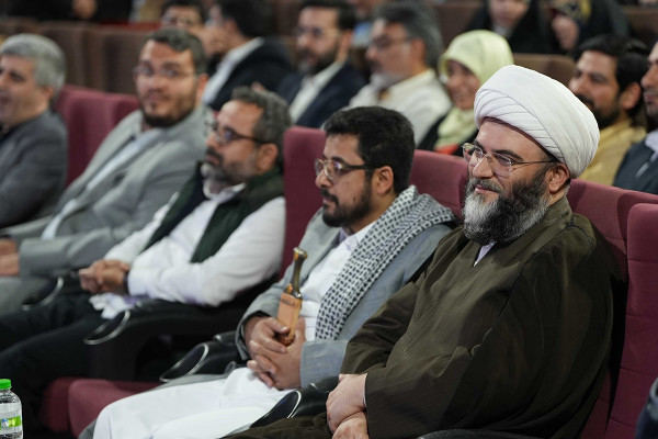 کارن ہمایونفر کو سال کی نمایاں شخصیت قرار دیا گیا