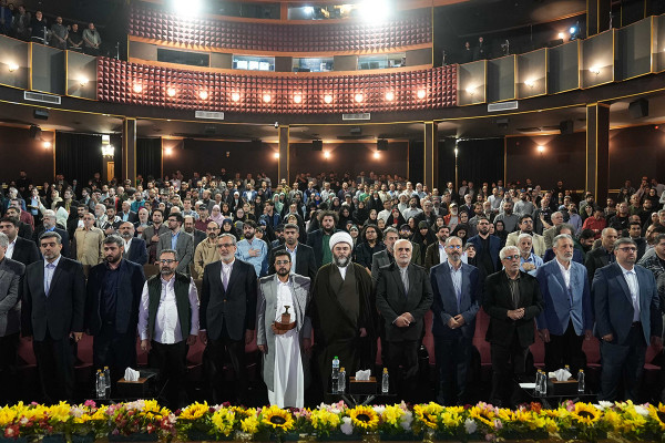 卡伦·霍马云法尔被评为年度艺术人物