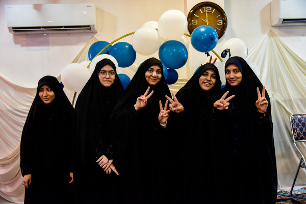 مراسم آغاز سال جدید تحصیلی در دبیرستان های صدرای اصفهان و ملک شهر