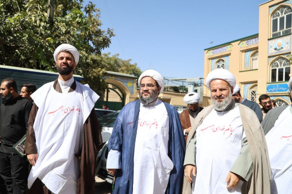 طلاب همدانی در صف اول دفاع از  کلام رهبر