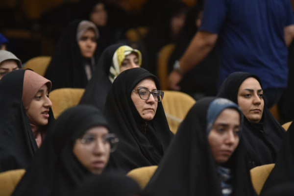 مدیریت جنگ امروز به دست زنان انجام می‌شود