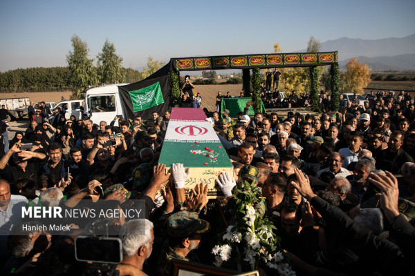 «بازگشت بی‌صدا، بدرقه‌ای پرشکوه؛ شهید گمنام کربلای4 در آغوش مردم آهنگرمحله آرام گرفت»