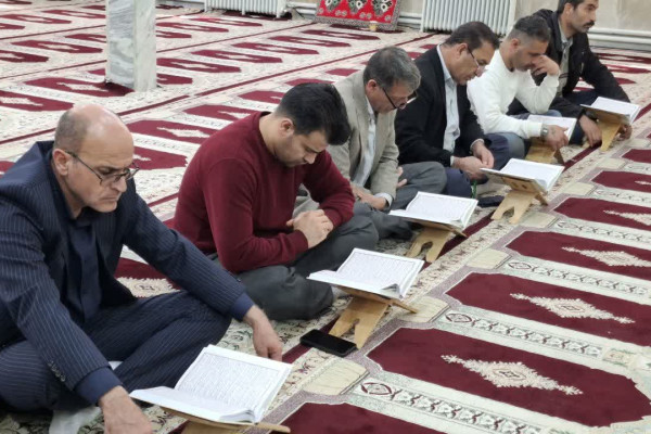 محفل انس با قرآن کریم با محوریت نهضت زندگی با آیه ها در شهرستان بدره برگزار شد
